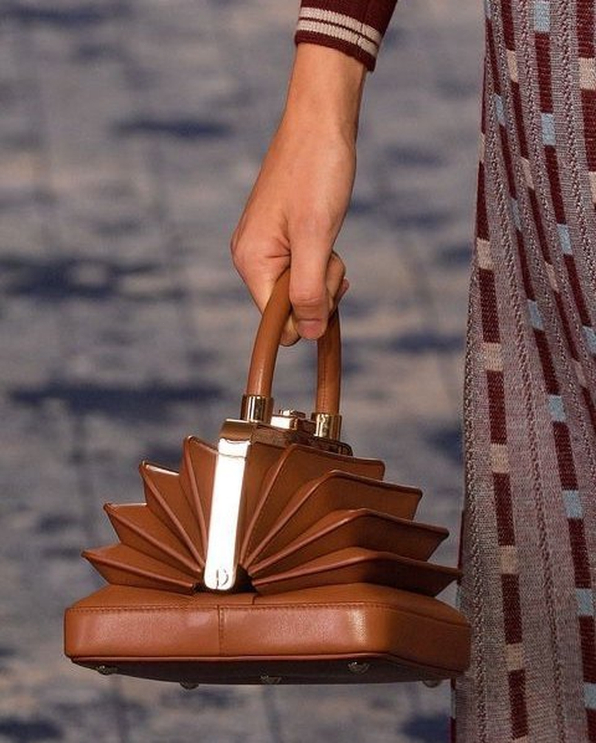 Божевільні сумки: топ-5 аксесуарів з дивним дизайном