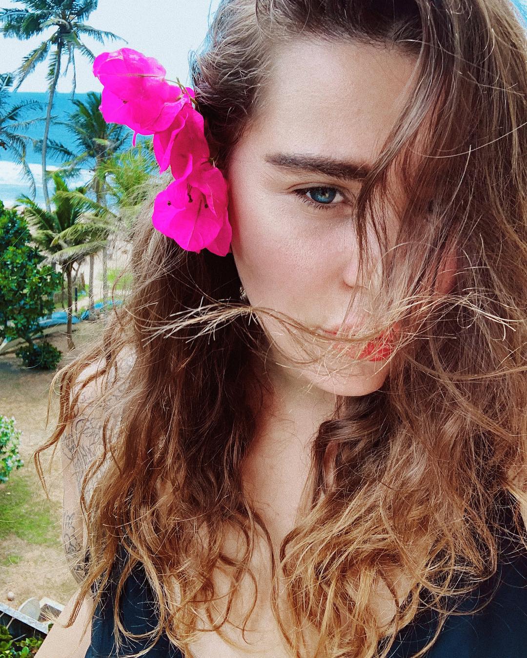 "Казкові канікули": група KAZKA мила слона і откапывала зі снігу Жигулі