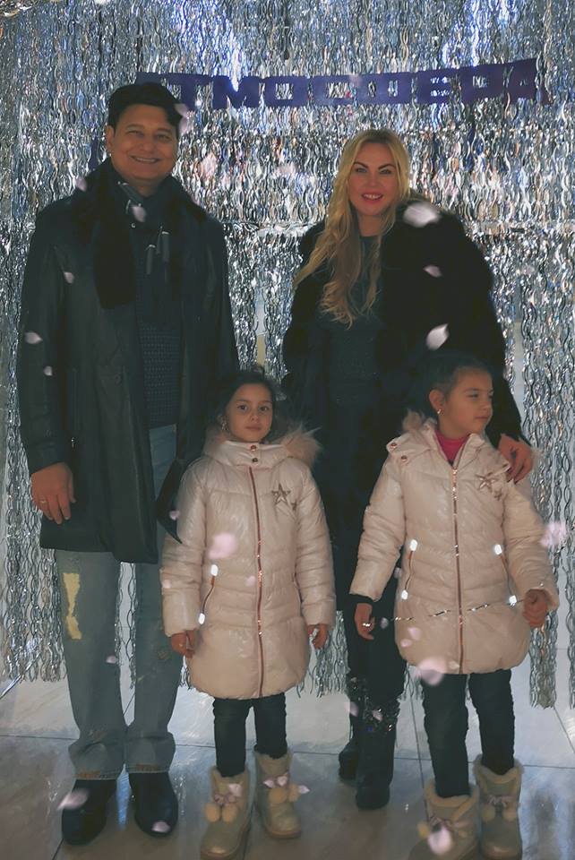 "Девочки куколки": Камалия умилила сеть праздничным семейным фото