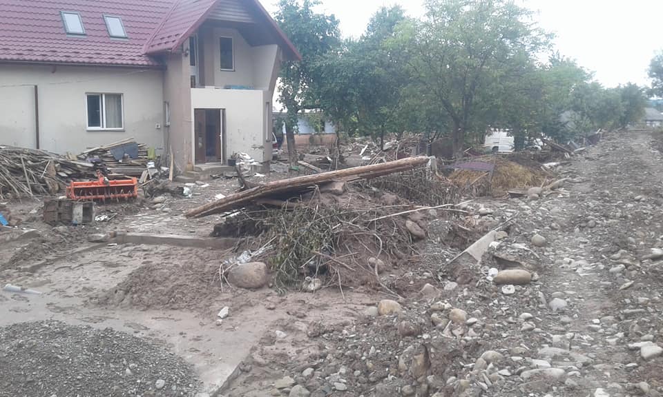 На Прикарпатті розгорівся скандал через грошову допомогу після повені