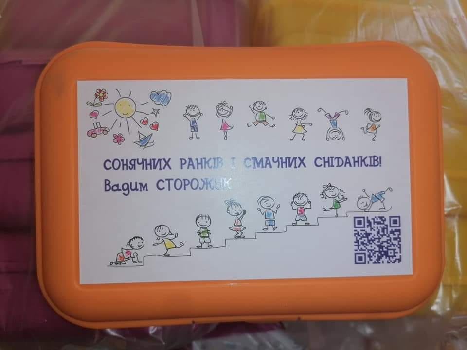1 вересня першокласників задарували агітаційною продукцією: українці в люті