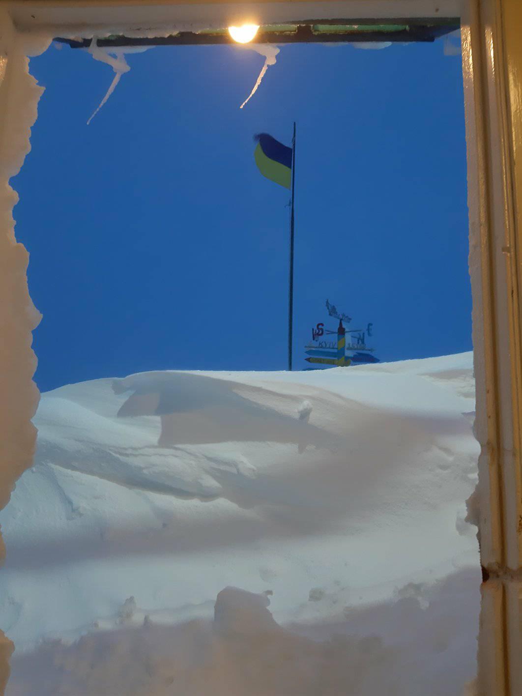 Українські полярники в Антарктиді потрапили у снігову пастку: вражаючі фото