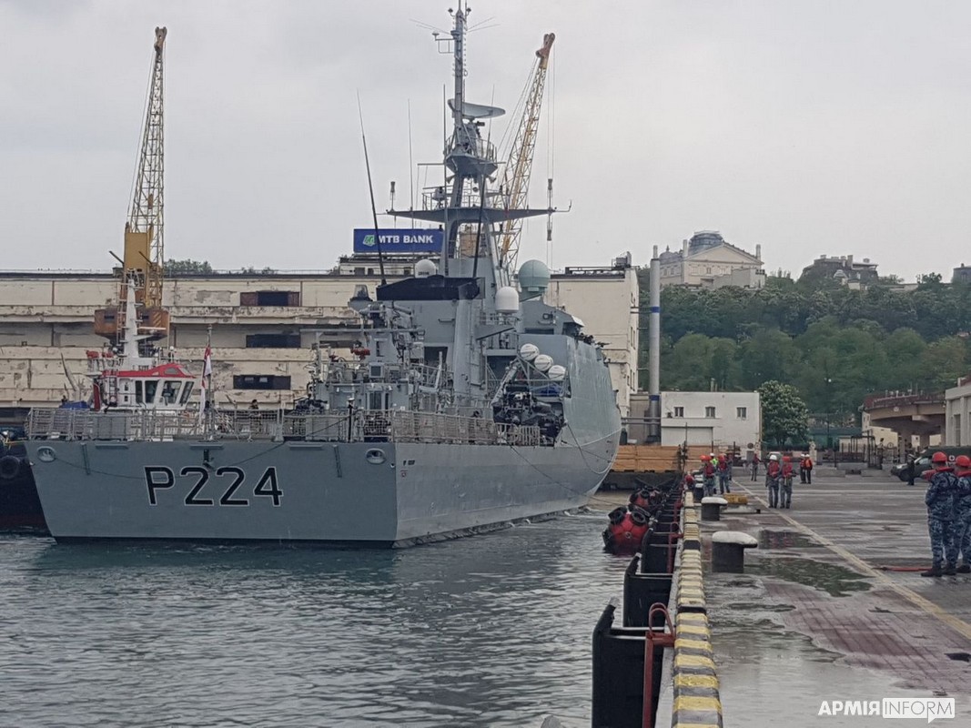 Корабель Королівського флоту Британії увійшов до порту Одеси: фото судна