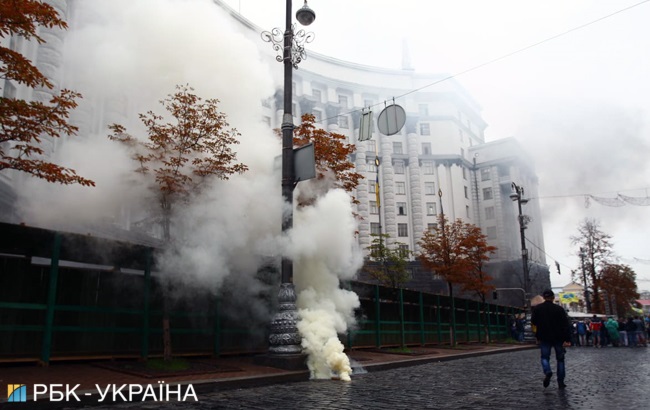 Під Радою триває мітинг власників автомобілів на єврономерах (трансляція)