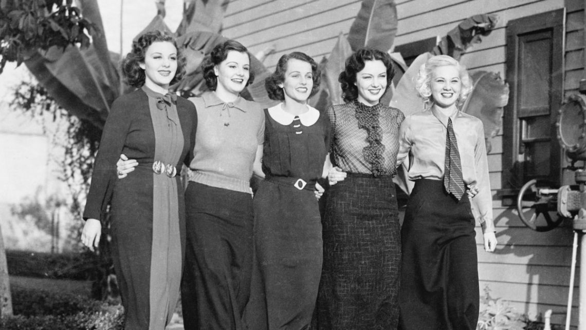 Идеальных нет: как менялась женская красота на протяжении десятилетий