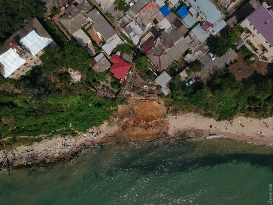 Названа причина обвалу: в Одесі тривають пошуки постраждалих на місці зсуву