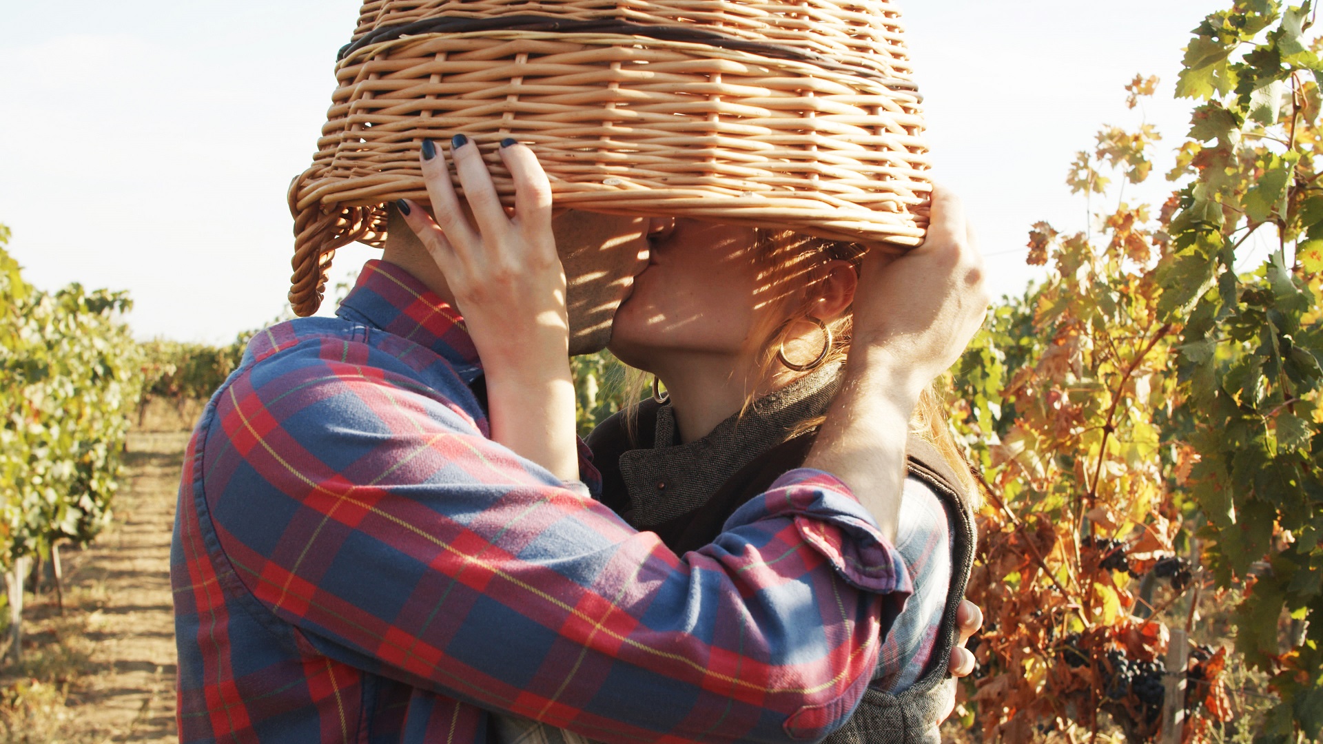Тарас Тополя показав ексклюзивне архівне відео сім'ї у новому кліпі гурту "Антитіла"