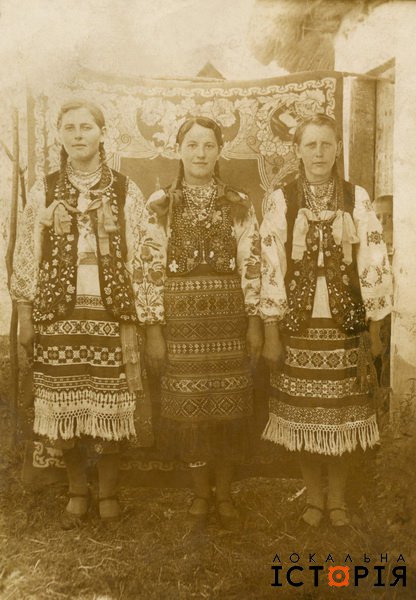 Подивіться унікальні фото весіль із сімейних альбомів українців: яскраво і колоритно