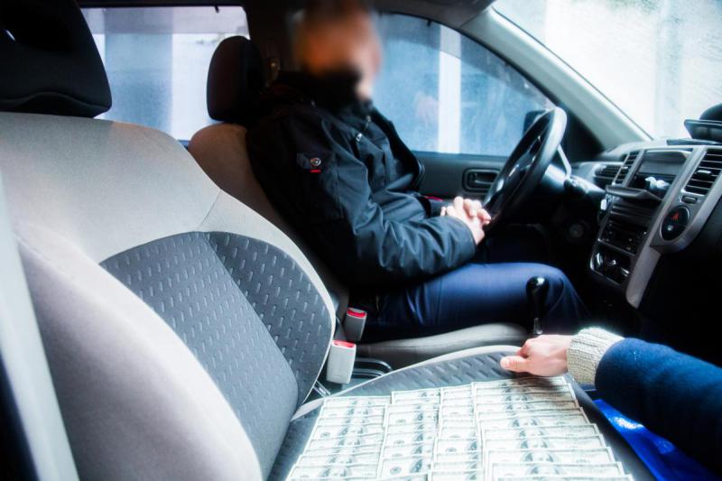 НАБУ викрило на хабарі у 5 тис. доларів заступника голови відділу ГПУ