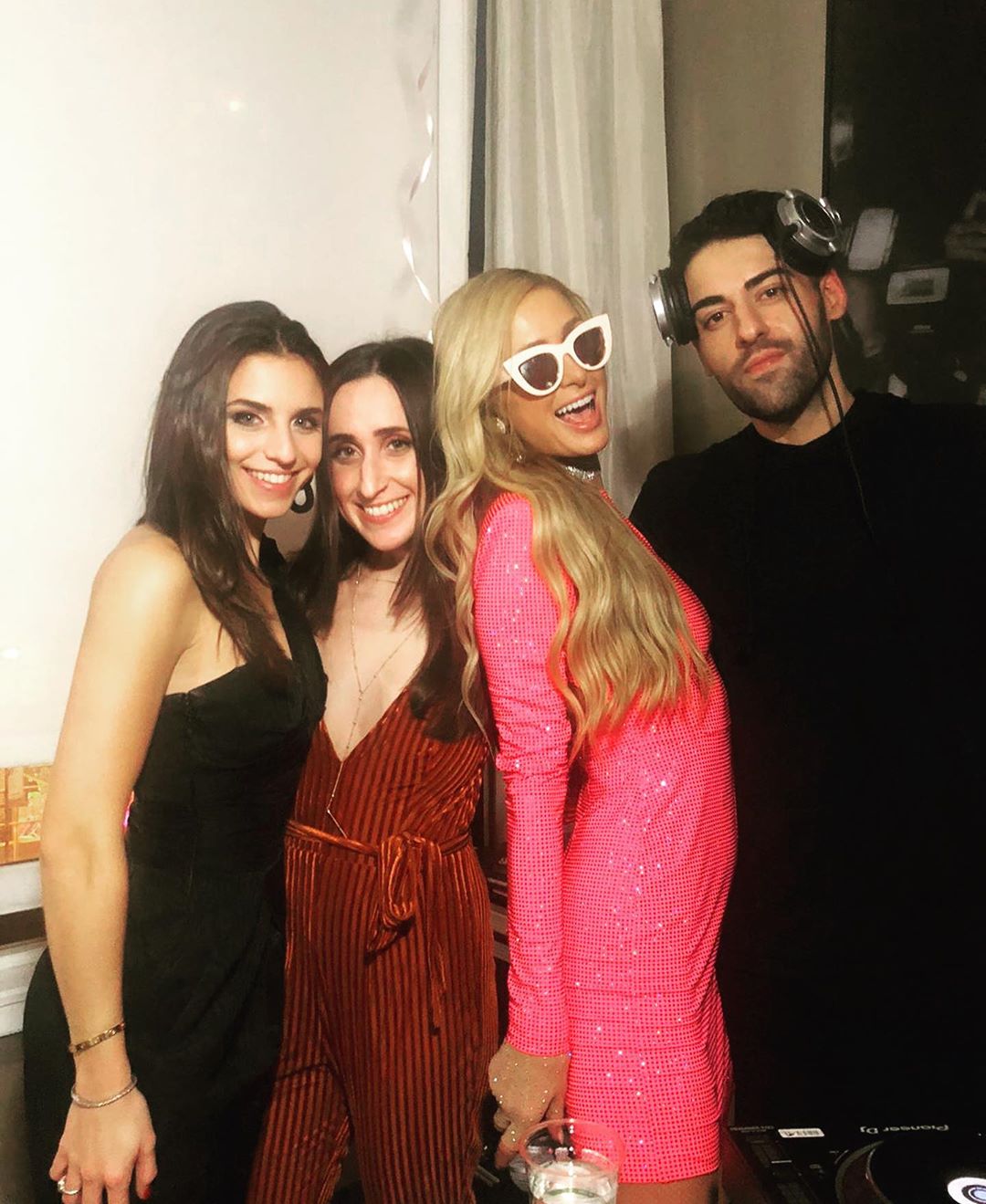 Взагалі не зазнається: українська топ-модель "запалила" на дні народження Періс Хілтон