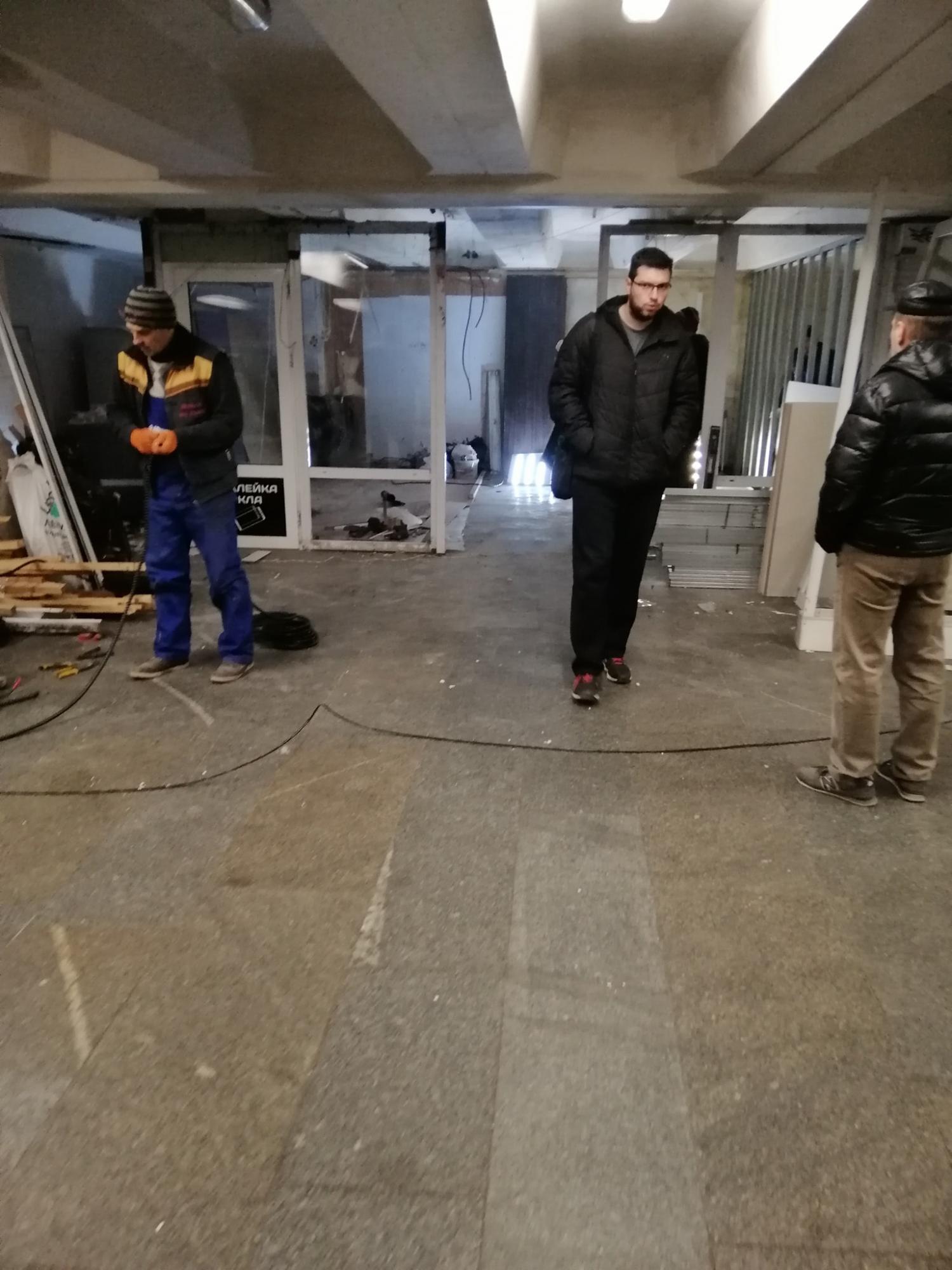 В переходах метро снесенные киоски заменяют на новые: свежие фото