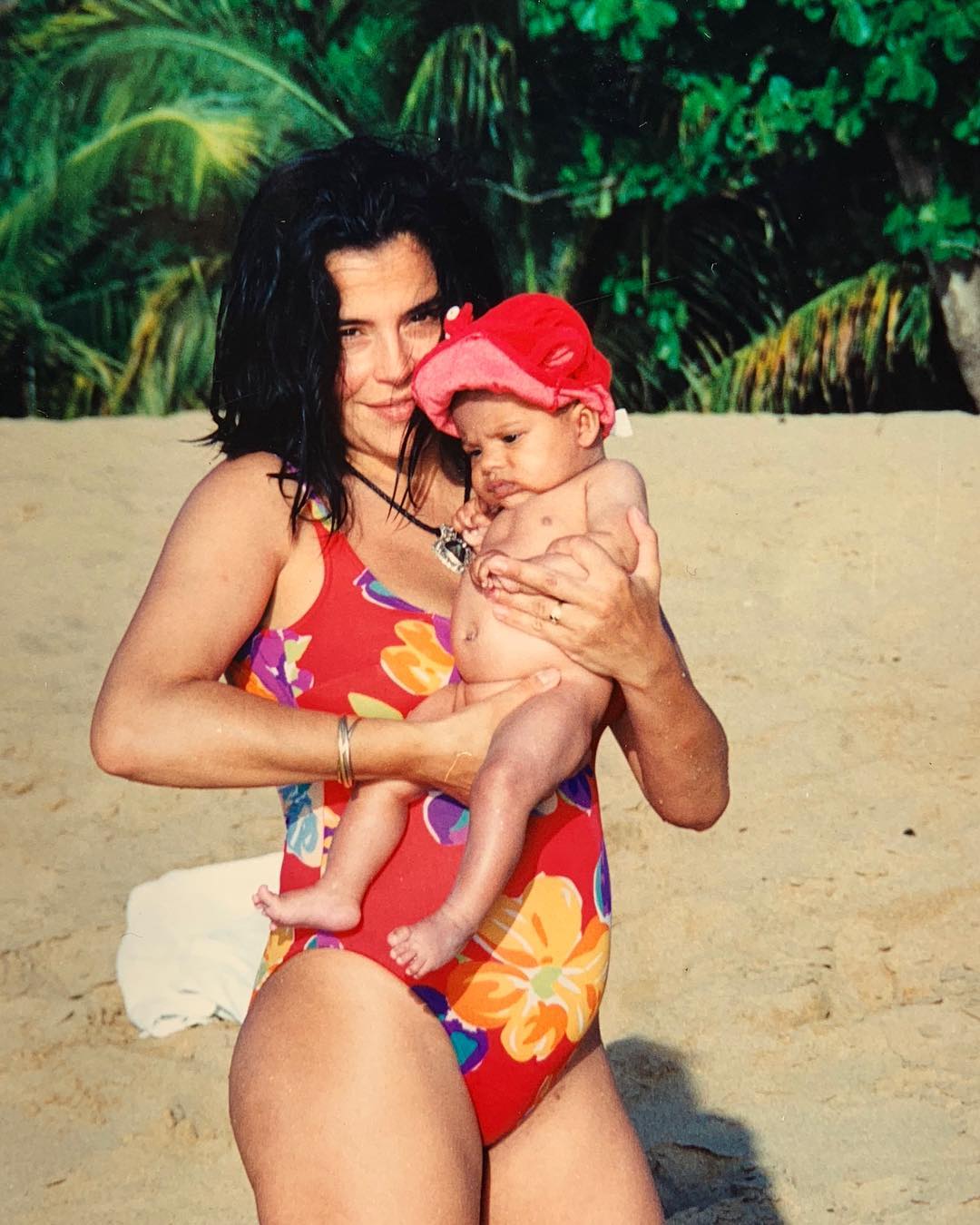 "Красивая малышка!": Тина Кунаки опубликовала детские фото