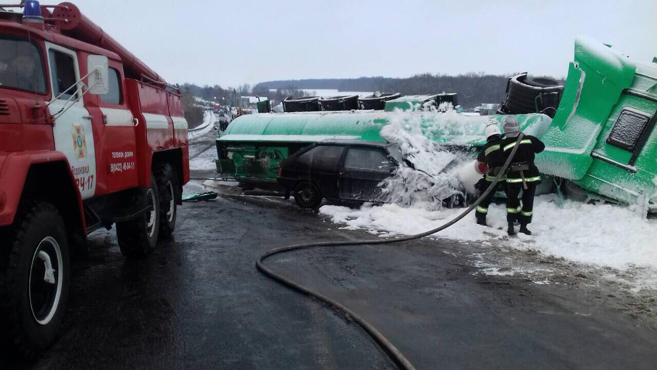 Бмв врезалась в бензовоз