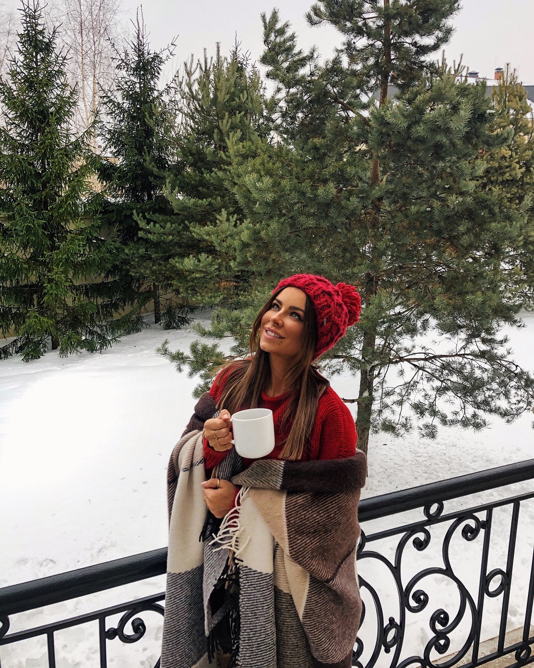 Відразу заміж: Лорак після розлучення похвалилася новою обручкою