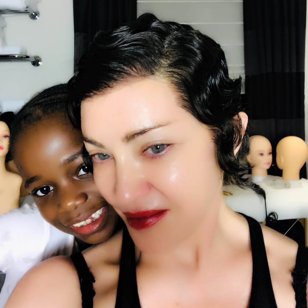 Нове обличчя Мадонни: співачка зробила пластику і стала брюнеткою