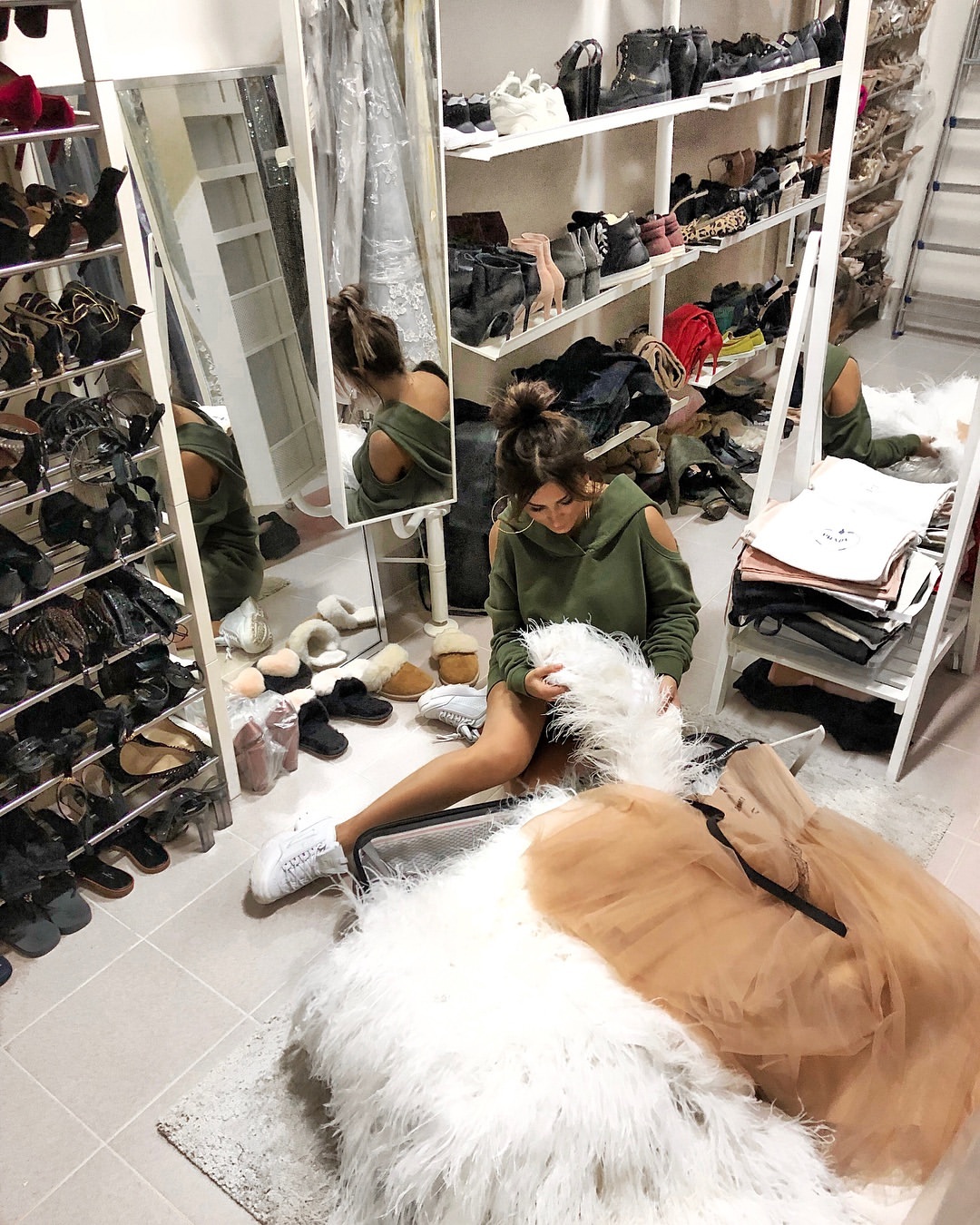 "Всегда непросто": Ани Лорак впечатлила сеть бесконечным гардеробом