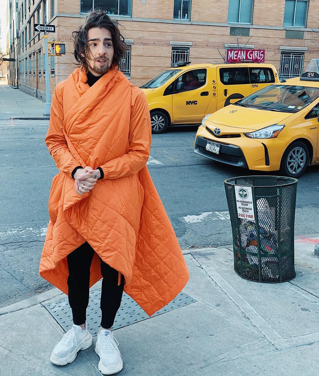 Все просто: муж Нади Дорофеевой составил топ "гениальных" подарков ко Дню Влюбленных