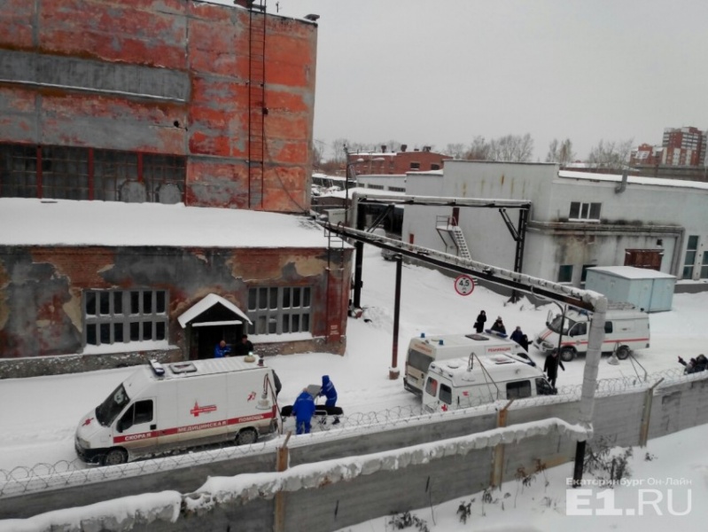 В Екатеринбурге при обрушении кровли на заводе погибли 4 человека