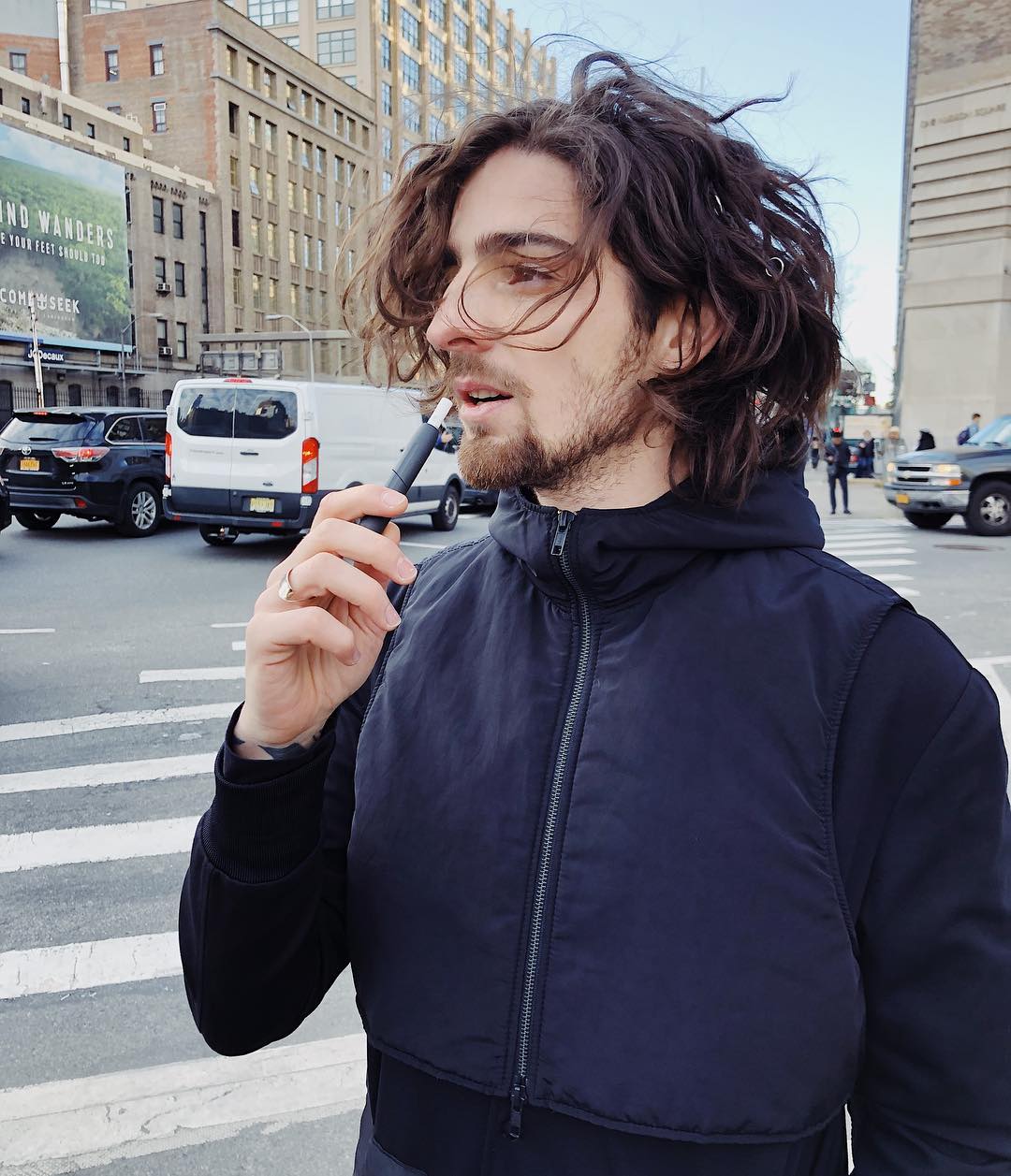 Все просто: муж Нади Дорофеевой составил топ "гениальных" подарков ко Дню Влюбленных