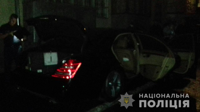 Полицейские устанавливают причину возгорания автомобиля местного депутата в Ровно