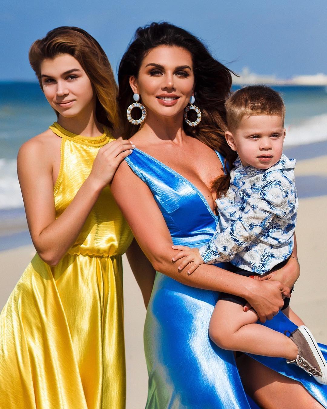 "Красотки и мачо": Анна Седокова восхитила семейной идиллией