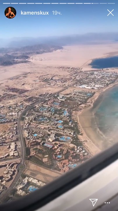 Настя Каменских взбудоражила сеть постельным фото и показала формы в бикини