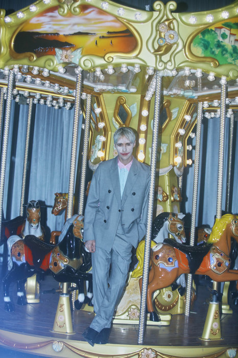 Макс Барських приміряв незвичайний образ і розповів про дружбу в шоубізі