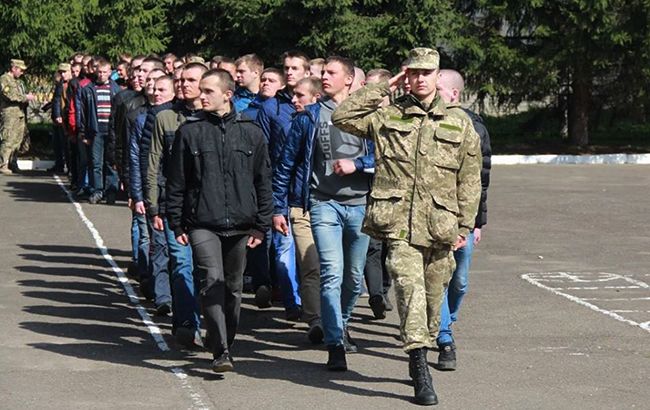 Вилов на виборах ухильників в армію: юрист звернувся до українців