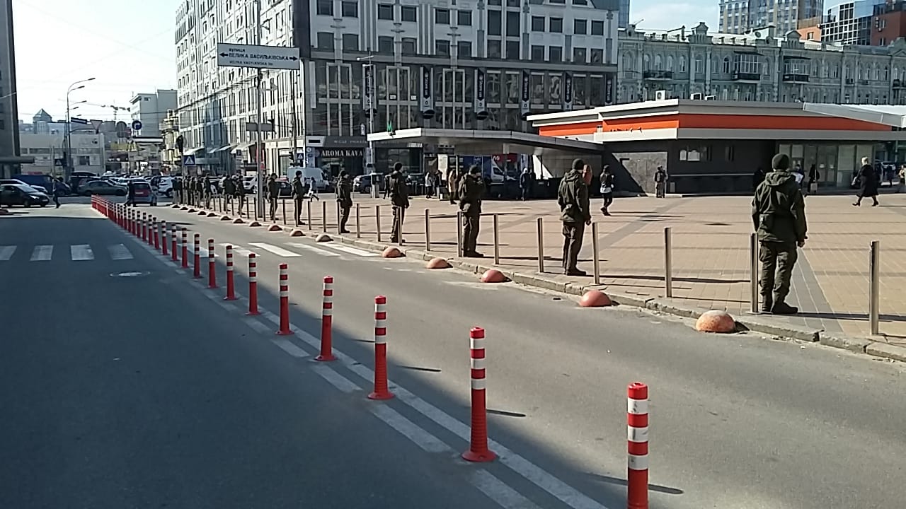 Дебаты Зеленского и Порошенко: к стадиону стянули Нацгвардию (фото)