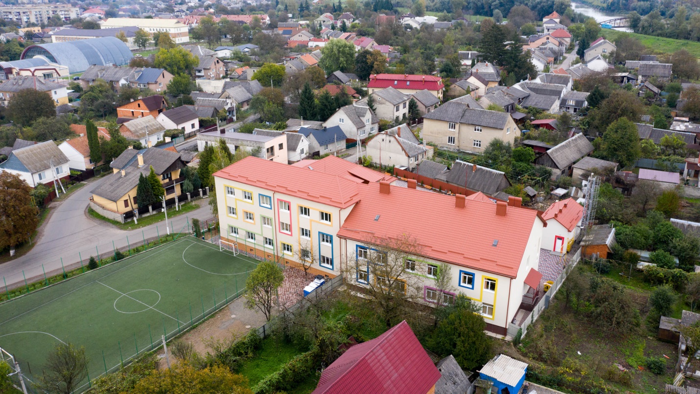 На Закарпатті триває ремонт шкіл і доріг відразу на декількох ділянках