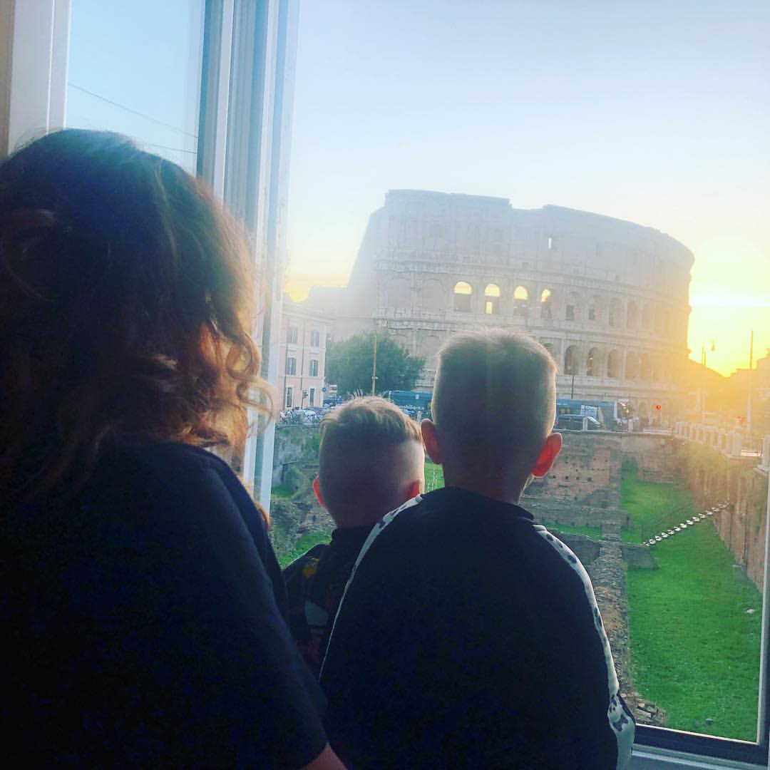 "Счастлив и уверен": MONATIK растрогал признанием жене и детям в Риме