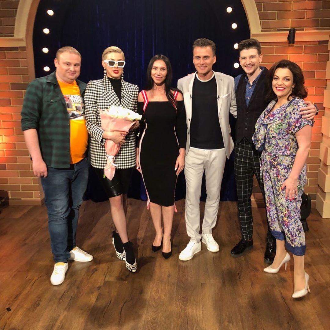 Латексні велосипедки і "човники" зі шкарпетками: MARUV епатувала новим образом