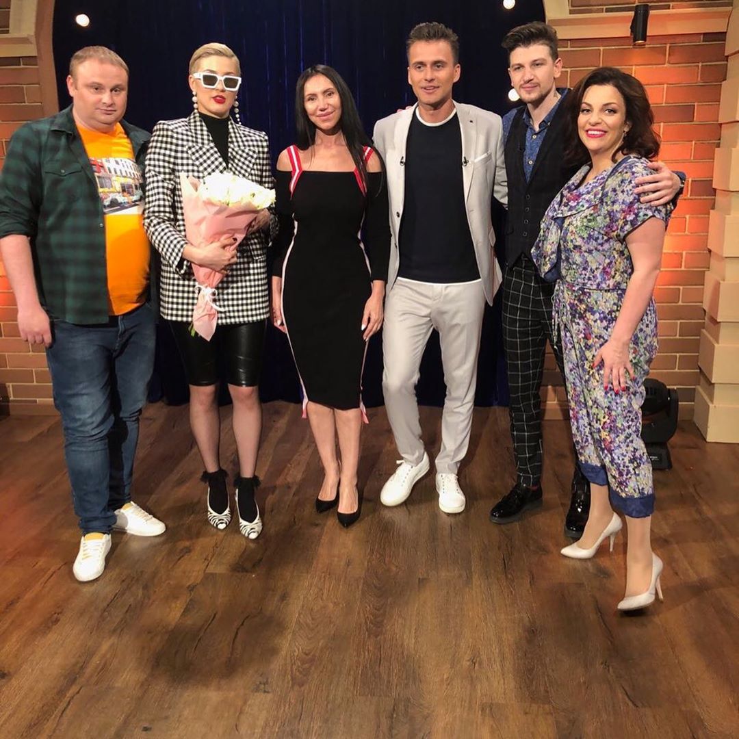 Латексні велосипедки і "човники" зі шкарпетками: MARUV епатувала новим образом