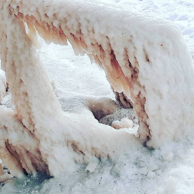 Азовське море скували щільні льоди: чарівні фото