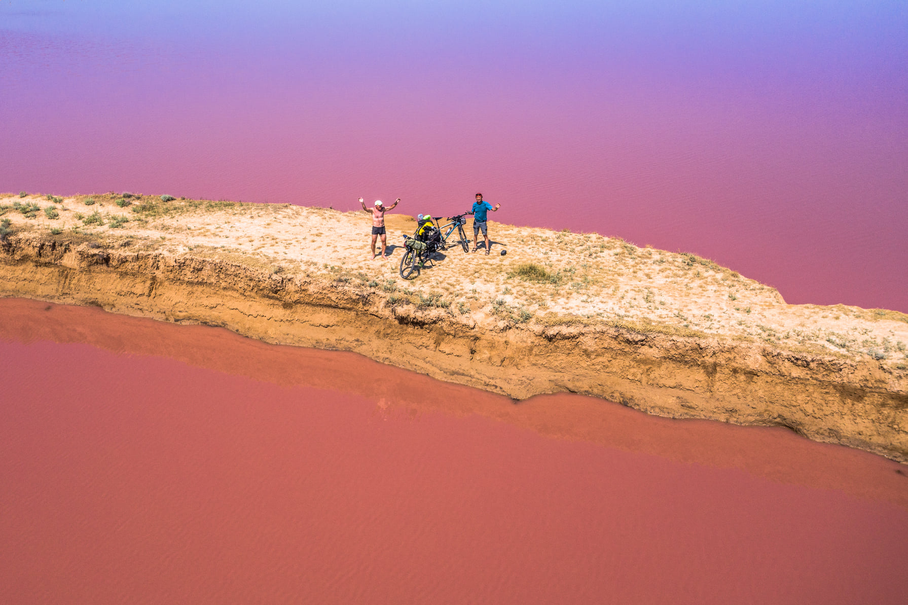 Украинцев поразил вид с высоты на Розовое озеро: впечатляющие фото и видео