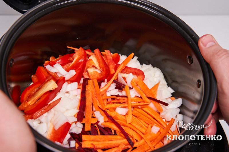 Вкусно, как у мамы: Клопотенко раскрыл секрет приготовления борща в мультиварке