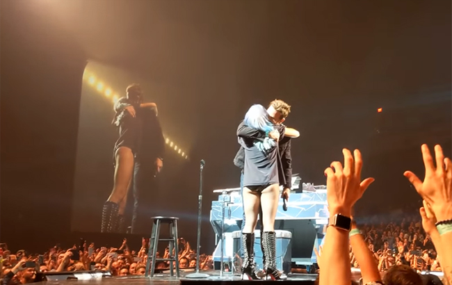 Брэдли Купер и Леди Гага "засветились" в обнимку в Вегасе