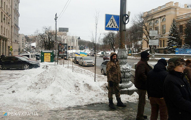 В Киеве активисты двинулись автопробегом к дому Порошенко