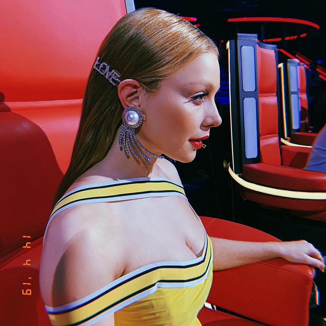 "Боже, эти ноги": Тина Кароль заворожила стройной фигурой в мини-платье