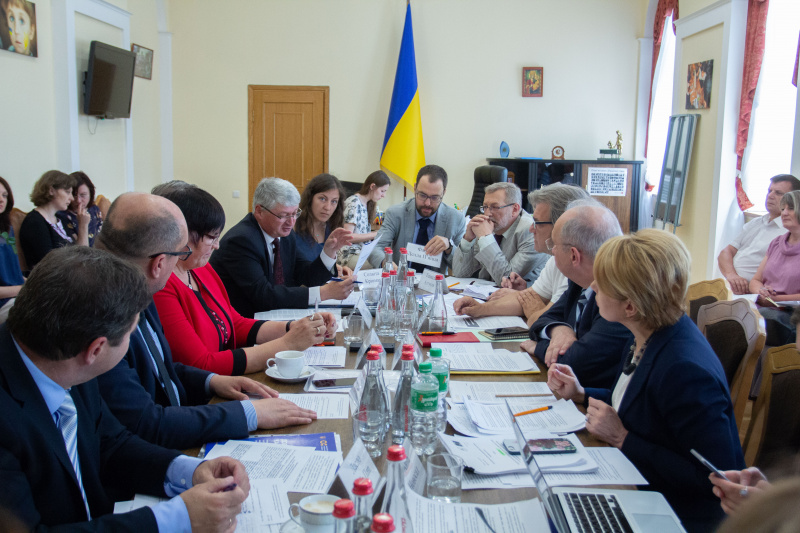 МОН розпочало переговори з угорською громадою щодо мовної статті закону про освіту