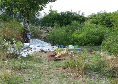 У Києві біля Дніпра оселилися дивні люди: кияни бояться за дітей