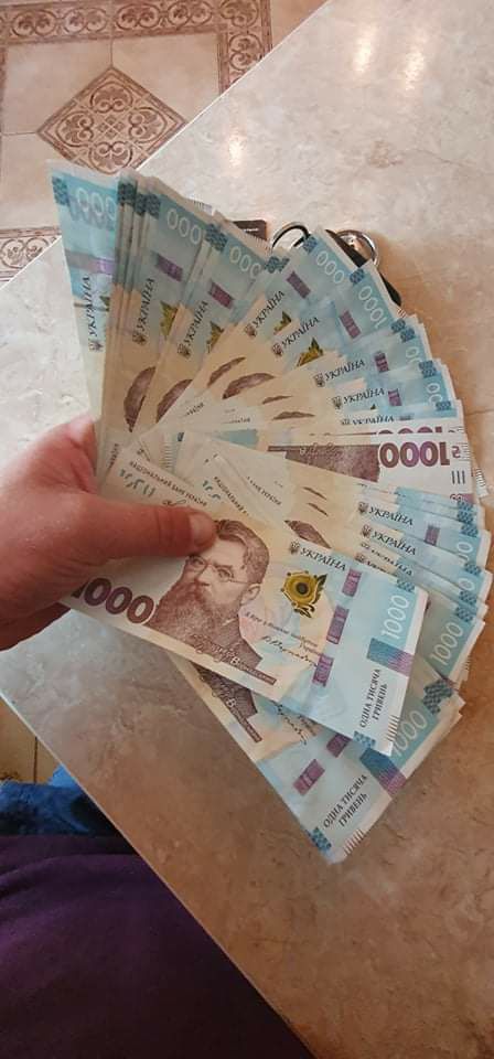 Банкомат видав українцю 40 тисяч замість 4-х, але він не зрадів (фото)