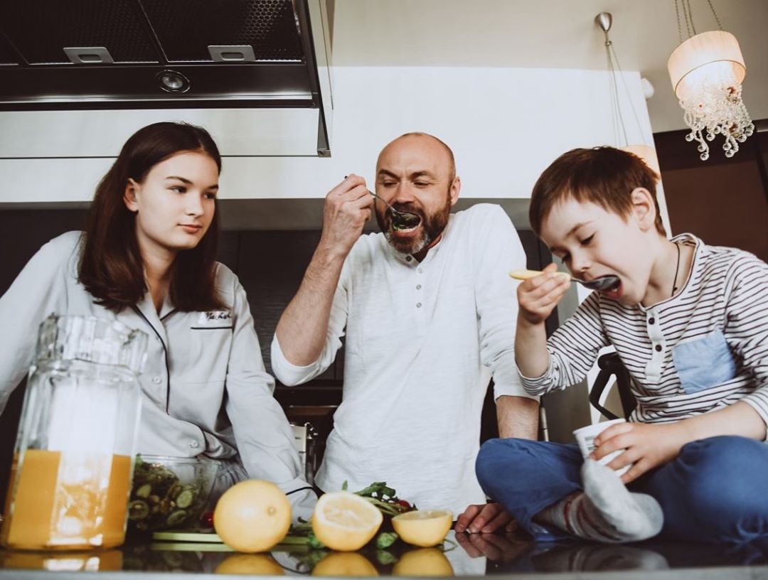 "Так виглядає щастя!" Маша Єфросиніна зворушила рідкісним фото чоловіка з дітьми