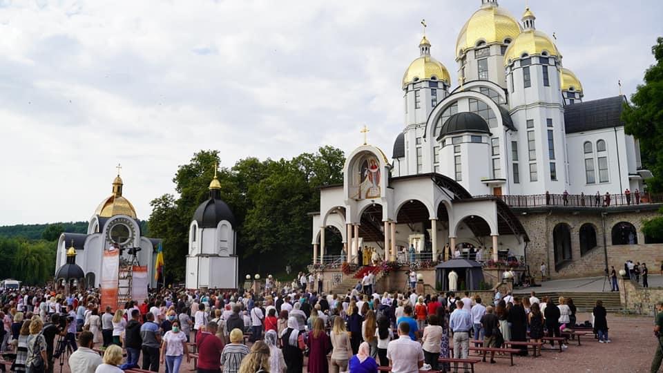 Порошенко під час Зарваницької прощі: Господь захищає Україну
