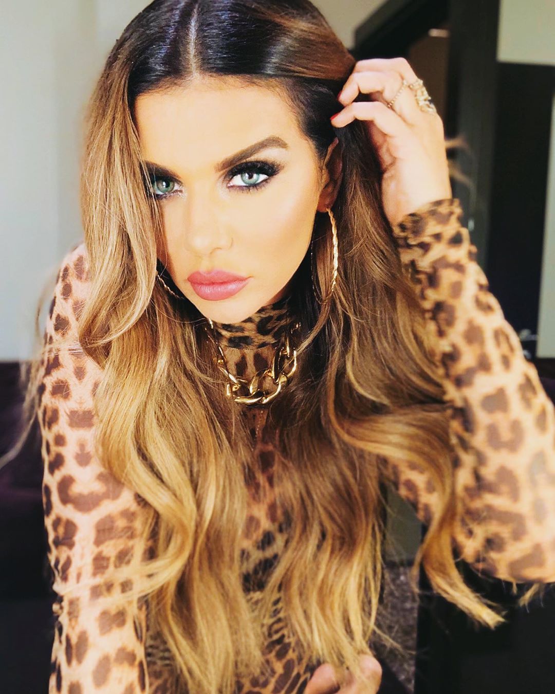 "Поза силы": Анна Седокова научила простому способу для повышения самооценки