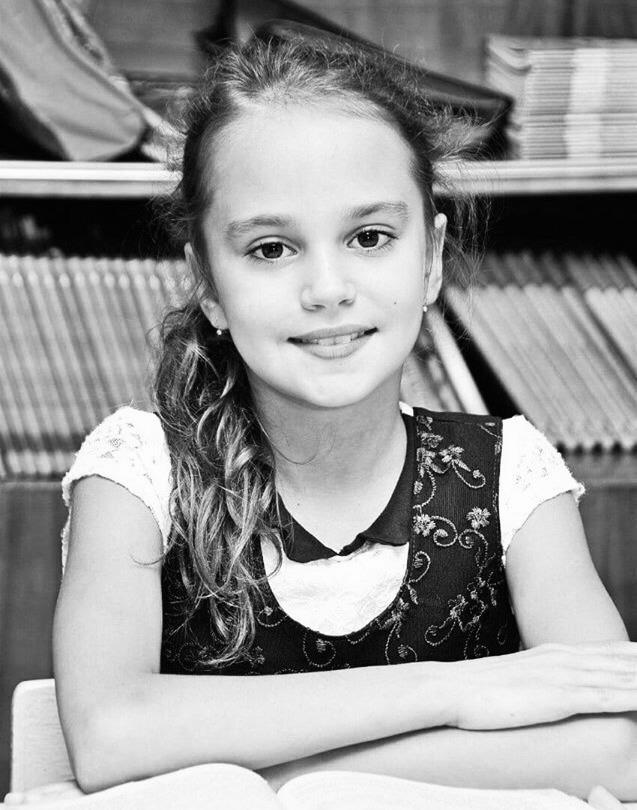 Под нечеловеческий крик мамы: в Ивановке попрощались с Дашей Лукьяненко (видео)