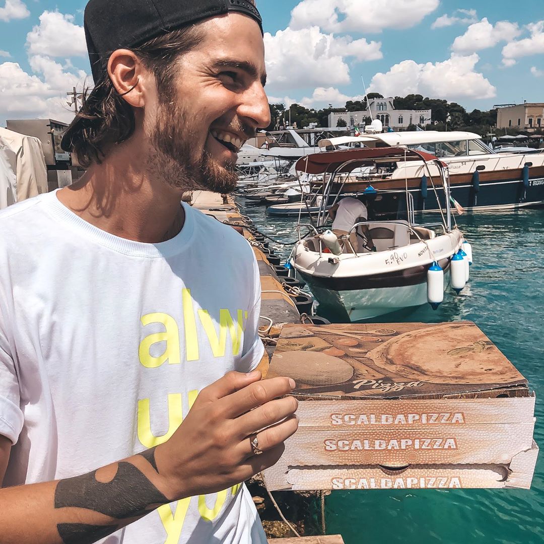 "Пируем на всю!" Дантес и Дорофеева показали, как отмечают годовщину