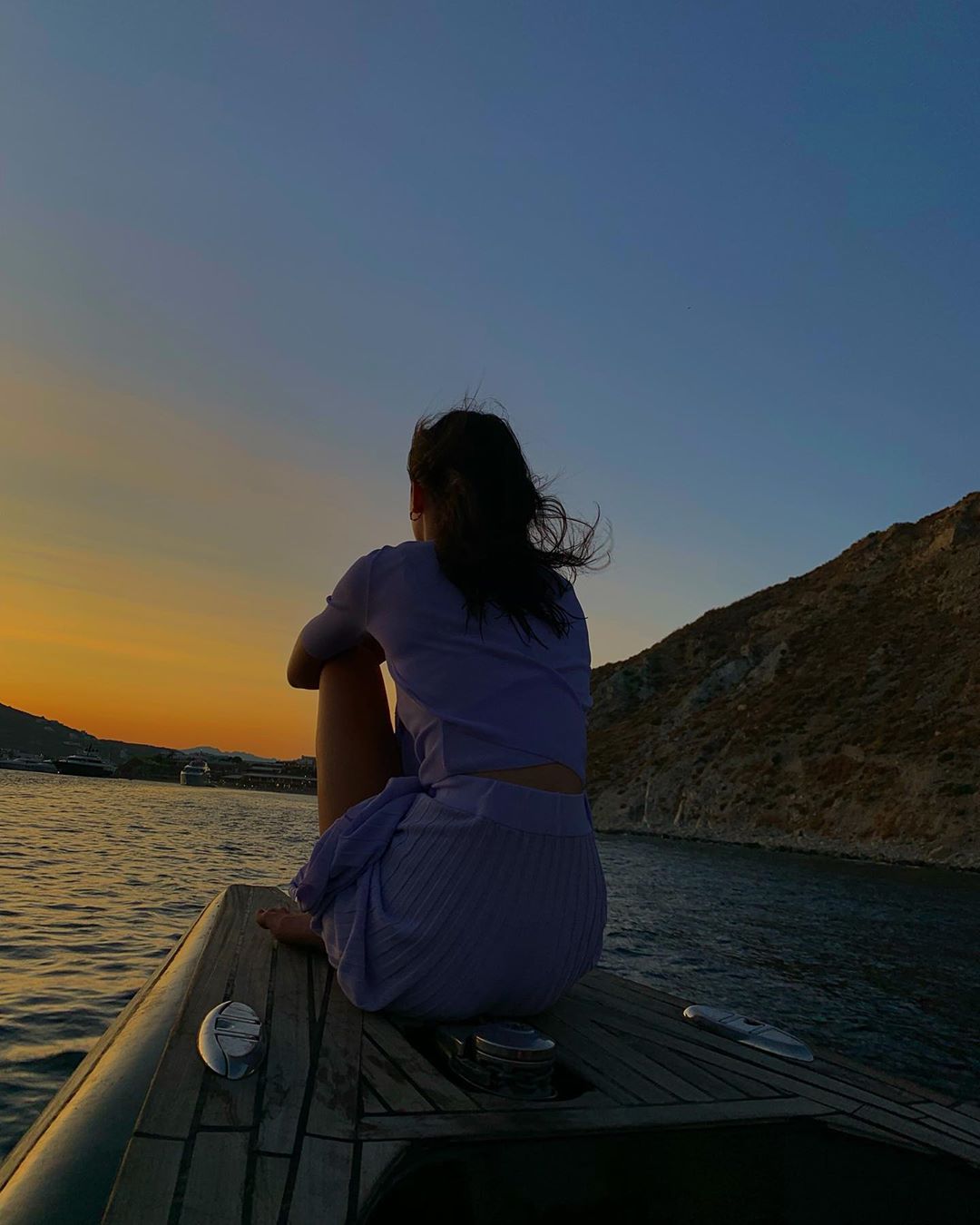 Кендалл Дженнер "блеснула" безупречным телом в сияющих стрингах