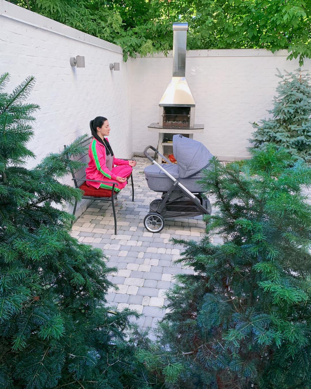 "На концерти їздимо разом": Сніжана Бабкіна зворушила подробицями про маленького синочка