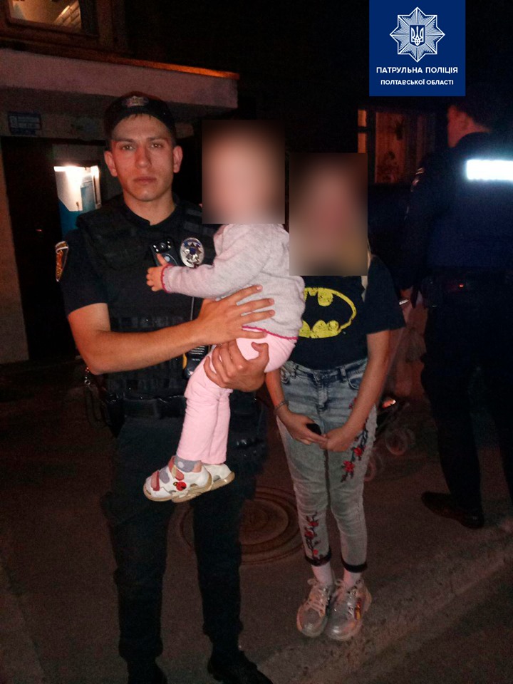 Перелякані і самотні: у Полтаві п'яна мати залишила дітей вночі на зупинці